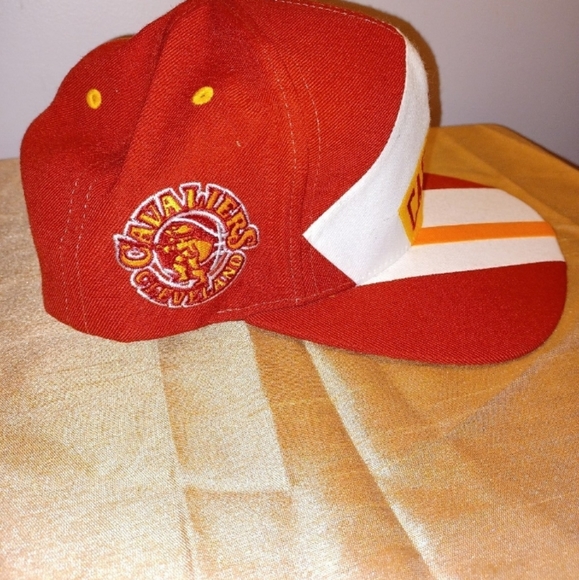 Cleveland Cavaliers Reversible Wool Jacket / Coat With Matching Snapback - Picture 8 of 9